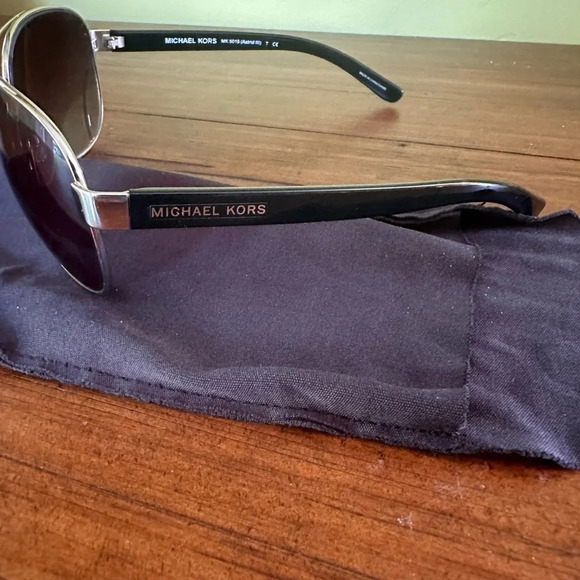 Michael Kors Astrid III 5015 Gold Black Aviator Sunglasses Logo on side - Picture 6 of 12